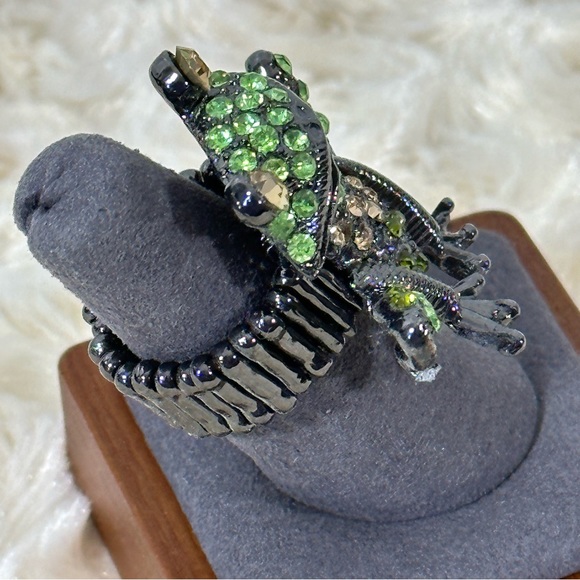 🔥SALE 4/$25 🐸 Adorable Frog Fashion Ring with Stretchy Band - Picture 6 of 7
